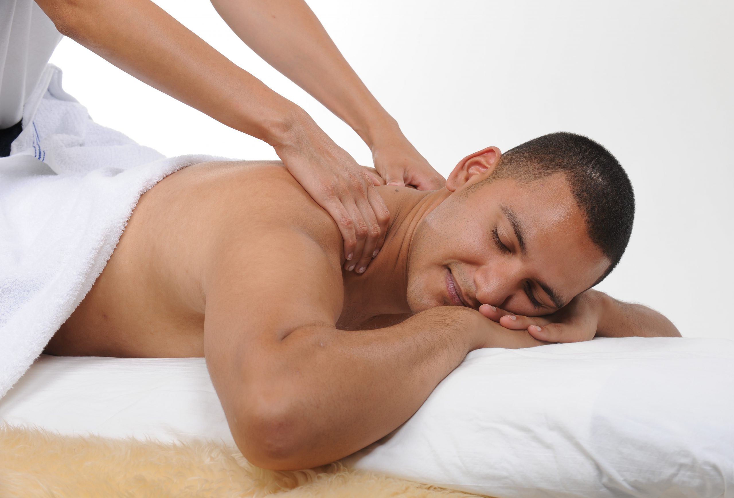 George massage. Спортивный массаж. Массаж мужчине. Массаж спины мужчине. Массаж спортивный для мужчин.